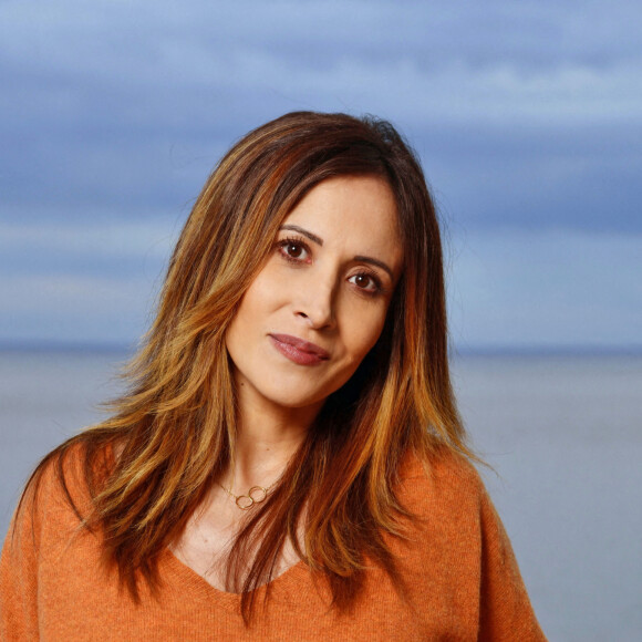 Exclusif - Fabienne Carat (enceinte) durant le tournage du double épisode final de "Section de recherches" à Nice, diffusé le 21 avril sur TF1. Intitulé "Nouveau départ", cet ultime chapitre fera suite à la saison 14 de la série policière française, diffusée entre janvier et mars dernier. Dans le double épisode final de Section de recherches, Martin Bernier (X.Deluc, qui a rejoint Demain nous appartient) s'apprête à prendre sa retraite. Vicky (F.Chaton), pour qui le flic compte beaucoup, lui organise un week-end surprise avec les actuels membres de la Section de recherches, ainsi qu'avec une partie de ses anciens collaborateurs. Vicky choisit sa vieille maison de famille, située sur une île, pour accueillir les festivités. Les invités se retrouvent la veille pour préparer la surprise pour Bernier (X.Deluc), mais là, on découvre sur la plage le corps sans vie de l'un des leurs. Tous, hormis Bernier, deviennent alors suspects et un huis-clos policier démarre. © Bruno Bebert / Bestimage 