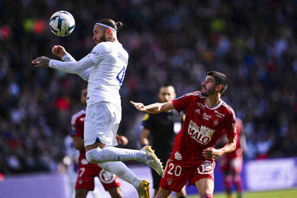 Sergio Ramos (PSG) vs Pierre Lees Melou (Brest) - Match de football en ligue 1 Uber Eats : PSG vs Brest au Parc des Princes à Paris, France. © JB Autissier / Panoramic / Bestimage