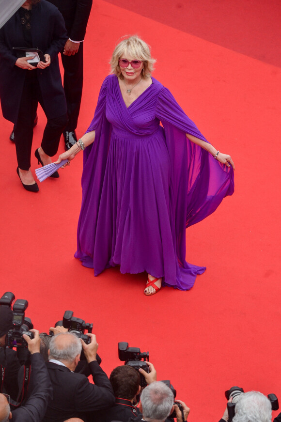 Amanda Lear - Montée des marches du film " Les Amandiers " lors du 75ème Festival International du Film de Cannes. Le 22 mai 2022 © Giancarlo Gorassini / Bestimage 