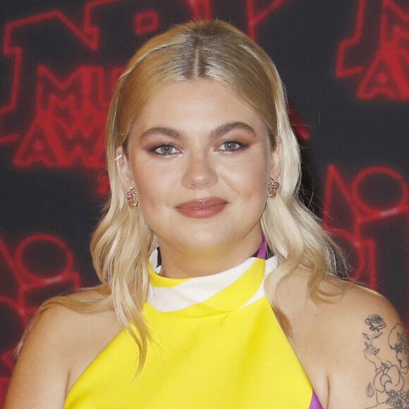 Louane Emera lors de la 23ème édition des NRJ Music Awards au Palais des Festivals de Cannes. © Christophe Aubert via Bestimage 