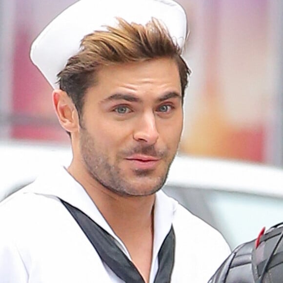 Zac Efron sur le tournage de l'émission "The Late Show" avec J. Corden à New York, le 9 décembre 2017.