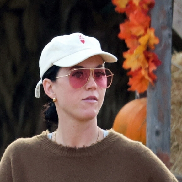 Exclusif - Katy Perry et sa fille Daisy sont allées chercher des citrouilles (pour Halloween) avec ses amis à Los Angeles, Californie, Etats-Unis, le 7 octobre 2022.