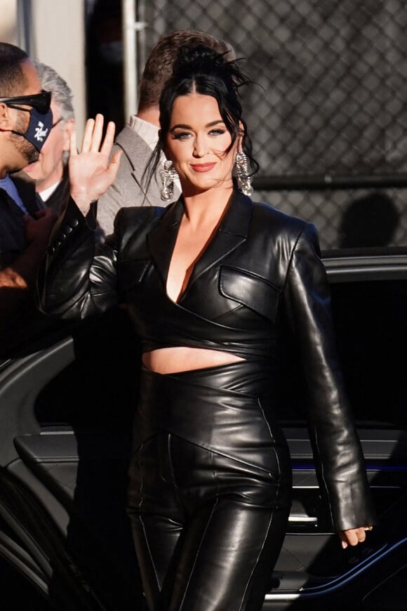 Katy Perry se rend sur le plateau de l'émission "Jimmy Kimmel Live!" à Hollywood.