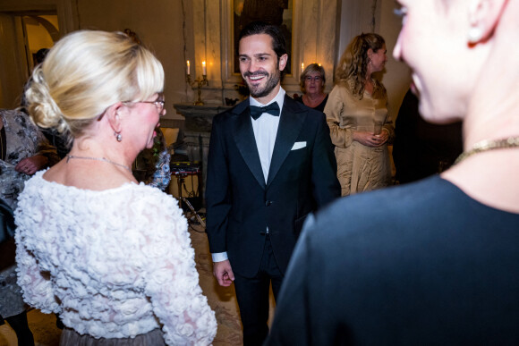 Le prince Carl Philip et la princesse Sofia lors d'un dîner à la résidence du gouverneur dans le cadre de la visite provinciale du couple royal suédois à Varmland le 25 octobre 2022. 