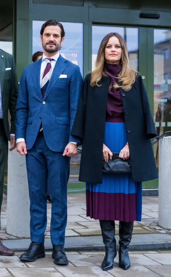 Le prince Carl Philip et la princesse Sofia (Hellqvist) de Suède visitent l'Agence suédoise des contingences civiles (MSB) à Karlstad, le 26 octobre 2022. 