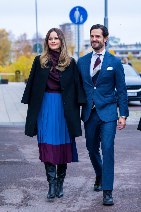 Le prince Carl Philip et la princesse Sofia (Hellqvist) de Suède visitent l'Agence suédoise des contingences civiles (MSB) à Karlstad, le 26 octobre 2022. 