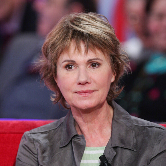 Miou-Miou lors de l'enregistrement de l'émission "Vivement Dimanche", au studio Gabriel à Paris, France, le 6 janvier 2010. Invité principal Michèle Bernier. © JLPPA/Bestimage 