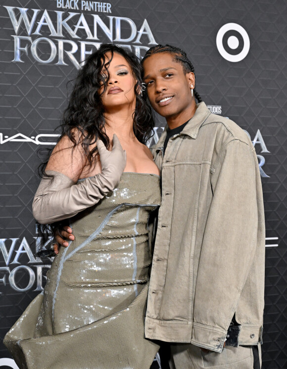 Rihanna et son compagnon A$AP Rocky (Asap Rocky) - Arrivées au photocall de la première du film Marvel studios "Black Panther 2: Wakanda Forever" au théâtre Dolby à Hollywood, Los Angeles.