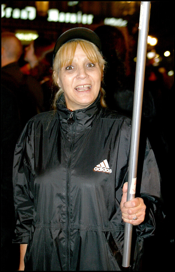 Linda De Suza à la manifestation des intermittents du spéctacle de la place de la Bastille à la place de la Madelaine pour défendre leur régime spécifique d'indemnisation le 25 février 2003
