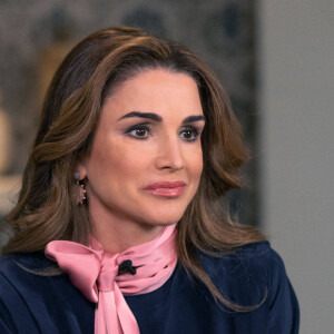 La reine Rania de Jordanie lors d'une interview sur la crise du climat à Amman le 24 avril 2022. 