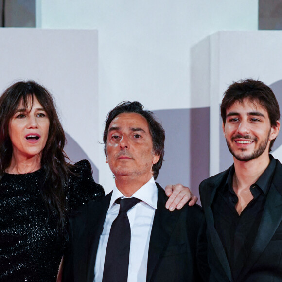 Charlotte Gainsbourg avec son mari Yvan Attal et son fils Ben Attal à la première de "Les Choses Humaines" au 78ème Festival International du Film de Venise (Mostra), le 9 septembre 2021. 