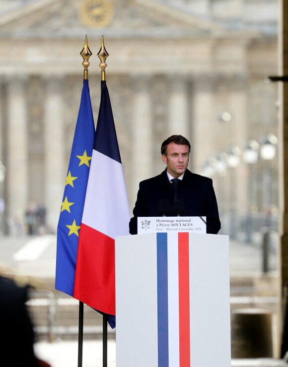 Emmanuel Macron - Cérémonie d'hommage national rendu à Monsieur Pierre Soulages dans la cour carrée du Louvre à Paris. © Dominique Jacovides / Bestimage 