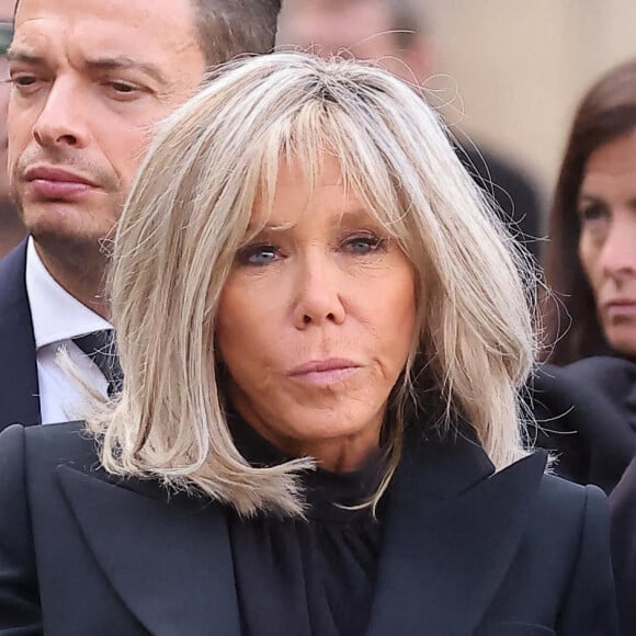 Brigitte Macron - Cérémonie d'hommage national rendu à Monsieur Pierre Soulages dans la cour carrée du Louvre à Paris. Le 2 novembre 2022 © Dominique Jacovides / Bestimage