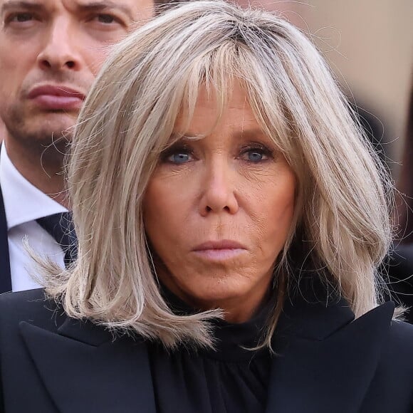 Brigitte Macron - Cérémonie d'hommage national rendu à Monsieur Pierre Soulages dans la cour carrée du Louvre à Paris. Le 2 novembre 2022 © Dominique Jacovides / Bestimage