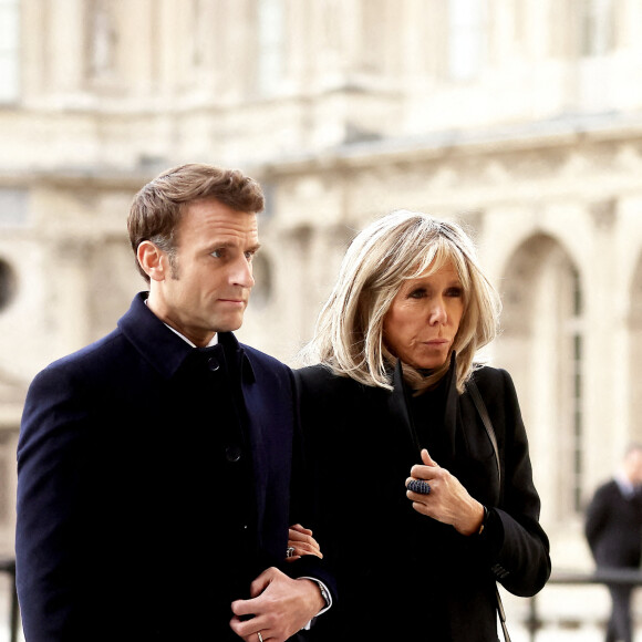 Emmanuel et Brigitte Macron - Cérémonie d'hommage national rendu à Monsieur Pierre Soulages dans la cour carrée du Louvre à Paris. Le 2 novembre 2022 © Dominique Jacovides / Bestimage