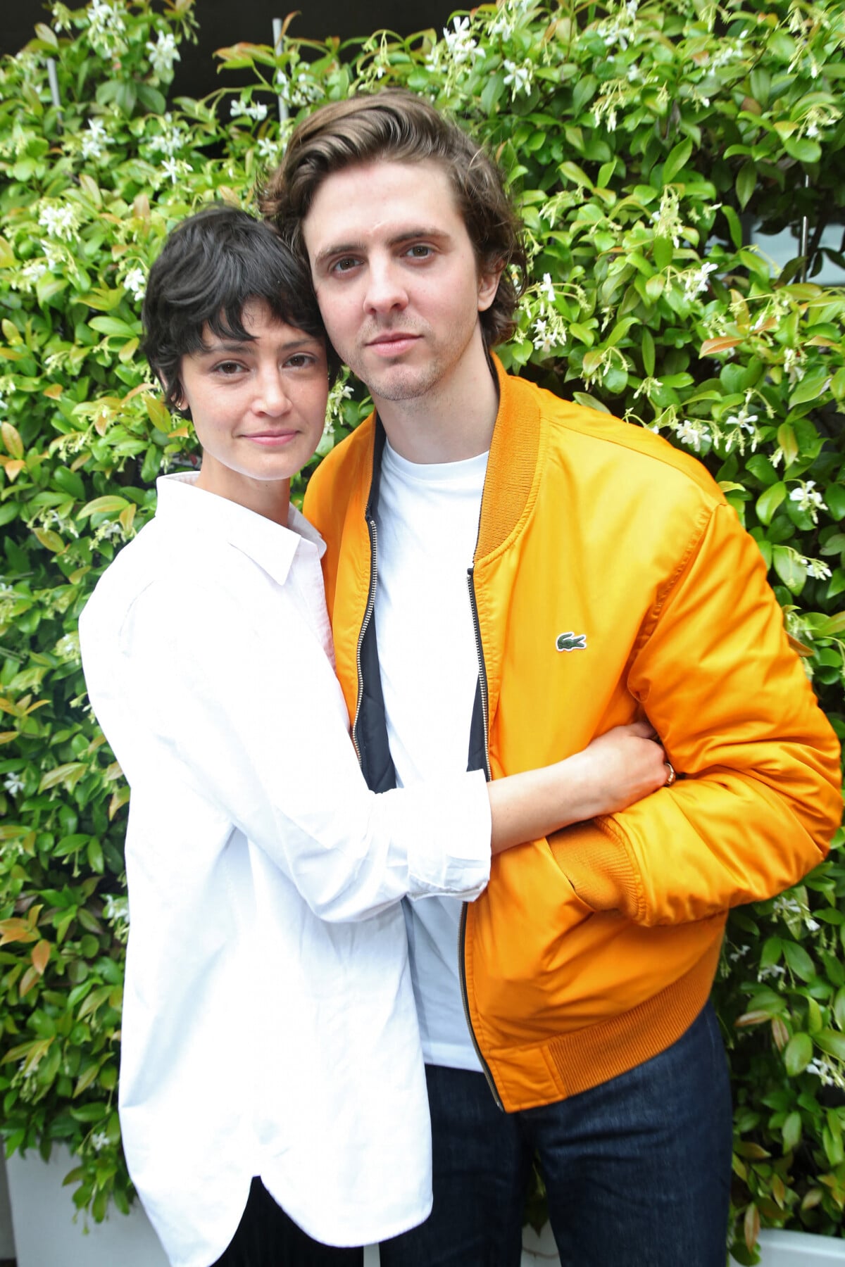 Vidéo : Lucie Boujenah et son compagnon Thomas Solivéres au village