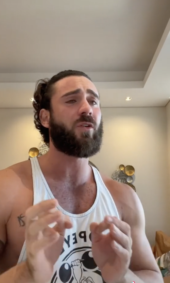 Illan Castronovo en larmes dans une vidéo TikTok après sa tentative de suicide