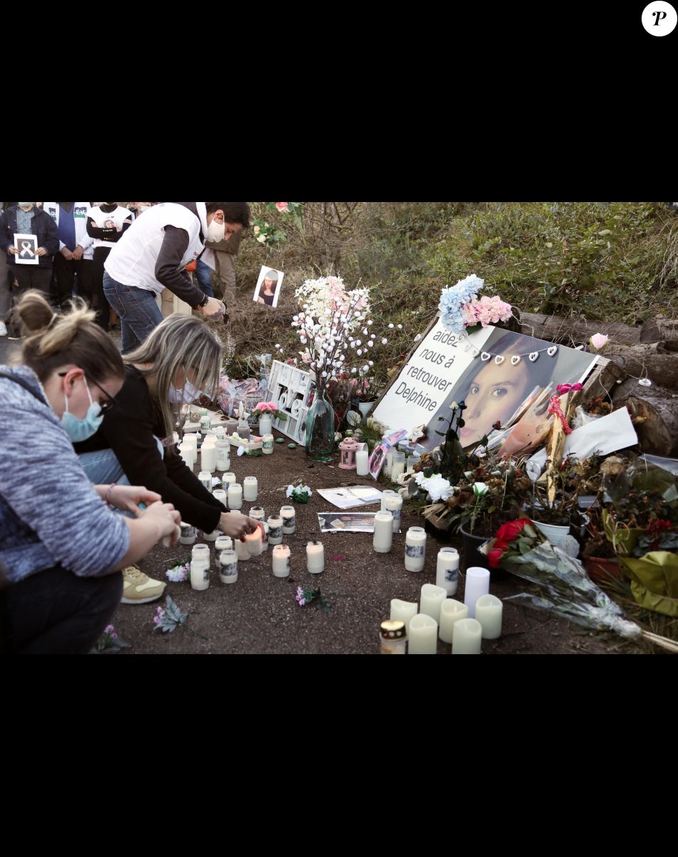 La famille et les proches se sont réunis pour une marche blanche en hommage à Delphine Jubillar, l'infirmière de 33 ans, disparue il y a un an, à Cagnac-les-Mines. Le 19 décembre 2021 © Patrick Bernard / Bestimage
