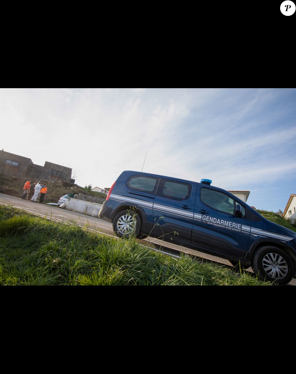 La maison en construction de Delphine Jubillar (Aussaguel), disparue sans laisser de traces depuis le 16 décembre 2020 à Cagnac les Mines dans le Tarn. Un gendarme et une équipe du service des eaux ont mené des investigations pour chercher des traces dans le réseau raccordé à la maison. Le 7 janvier 2021 © Frédéric Maligne / Bestimage