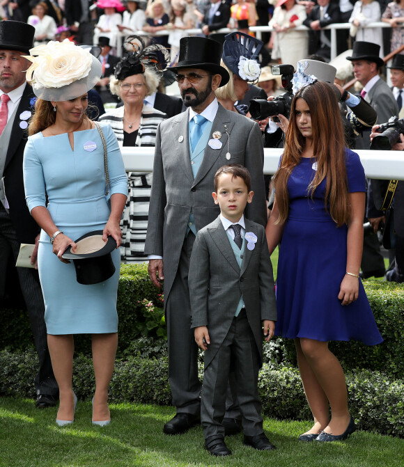 L'émir Mohammed bin Rashid Al Maktoum, son épouse la princesse Haya, leur fils Zayed et leur fille Sheikha, au Royal Ascot, en Angleterre, en 2018.