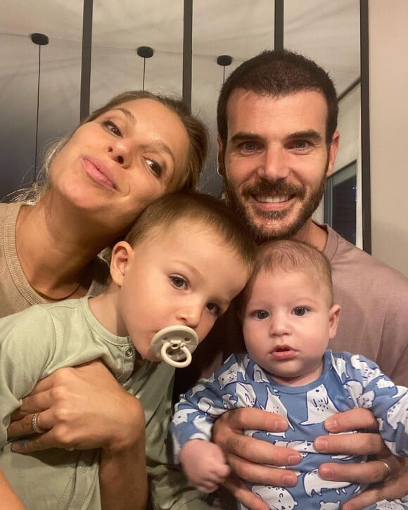 Agus Puig et Núria Tomás avec leurs deux enfants.