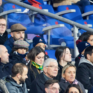 Frédéric Michalak, sa femme Cindy Michalak et leurs enfants Hugo Michalak, Jasen Michalak - Personnalités dans les tribunes du match de rugby "France vs Australie" au Stade de France à Paris.