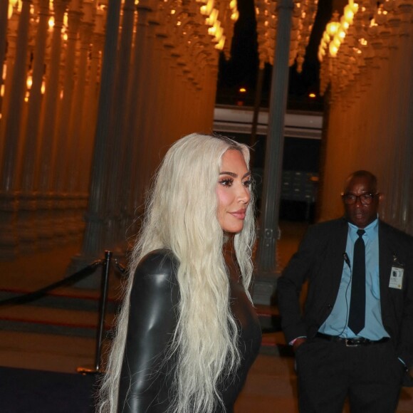 Exclusif - Kim Kardashian et Kendall Jenner quittent ensemble la soirée LACMA à Los Angeles. Le 5 novembre 2022 