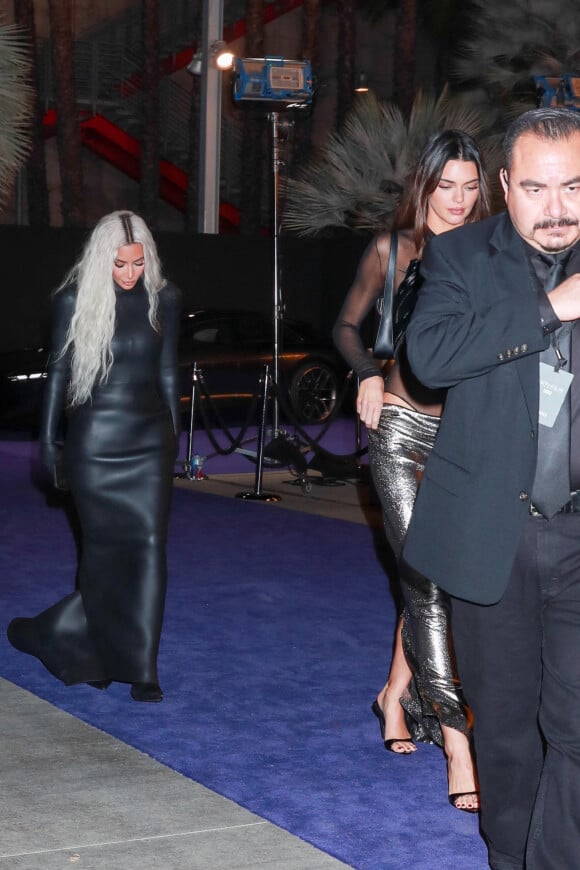 Exclusif - Kim Kardashian et Kendall Jenner quittent ensemble la soirée LACMA à Los Angeles. Le 5 novembre 2022 