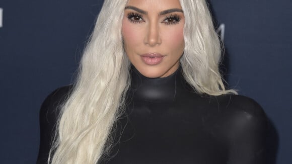 Kim Kardashian très sexy en look 100% cuir et moulant, Kendall Jenner en transparence
