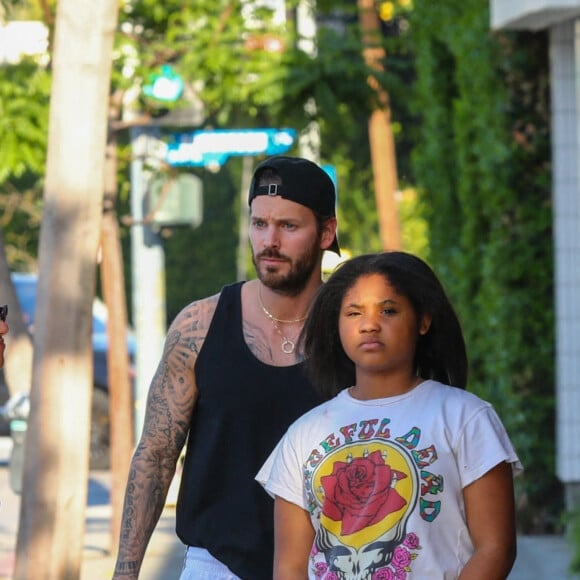 Exclusif - Christina Milian fait du shopping avec sa fille Violet et son mari Matt Pokora (M. Pokora) à Los Angeles le 6 avril 2022.