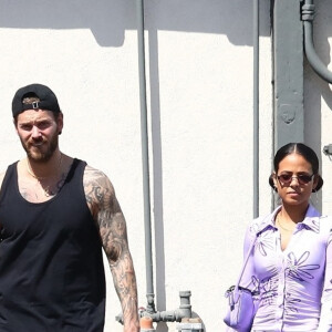 Exclusif - Matt Pokora (M. Pokora) et sa femme Christina Milian se promènent dans les rues de Los Angeles le 6 avril 2022. 