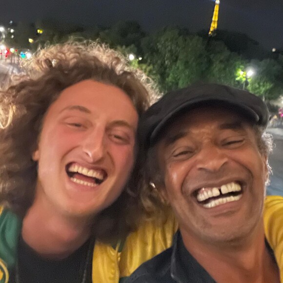 Yannick Noah et ses enfants passent la soirée à l'Hôtel de Crillon.