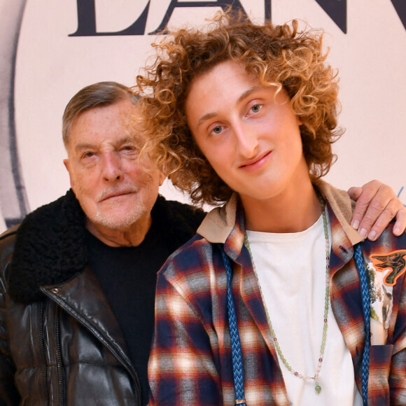 Exclusif - Jean-Claude Camus et Joalukas Noah (fils de Y.Noah et I.Camus) - People lors de la présentation de la collection capsule de la maison Lanvin "Poetry in Motion", une nouvelle ligne jeune "surfer" , à la boutique Lanvin à Paris © Veeren / Bestimage