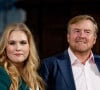 La princesse Catharina-Amalia et Le roi Willem-Alexander des Pays-Bas - La famille royale des Pays-Bas pose lors de l'exposition "The Century of Juliana" à la Nouvelle Eglise d'Amsterdam, le 4 novembre 2022.