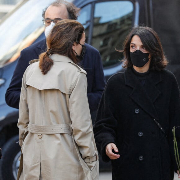 Florence Foresti - Obsèques du producteur Cyril Colbeau-Justin en la basilique Saint-Clotilde , Paris 7 ème pendant l'épidémie de Coronavirus Covid-19 le 12 novembre 2020. © Agence / Bestimage