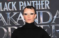 Bilal Hassani sans sourcil et très proche de son ex, deux anciens de la Star Academy enlacés (et en couple ?)