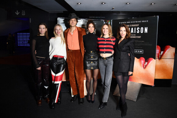 Gina Jimenez, Loriane Klupsch, Lucas Englander, Anissa Bonnefont, Ana Girardot et Aure Atika - Avant-première du film "La Maison" à l'UGC Ciné Cité Les Halles à Paris le 8 novembre 2022. © Pierre Perusseau / Bestimage