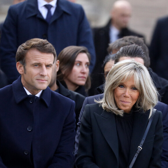 Emmanuel et Brigitte Macron - Cérémonie d'hommage national rendu à Monsieur Pierre Soulages dans la cour carrée du Louvre à Paris. Le 2 novembre 2022 © Dominique Jacovides / Bestimage 