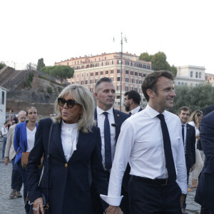 Exclusif - En marge de leur voyage à Rome, le président Emmanuel Macron et sa femme Brigitte se sont offerts un moment intime et confidentiel avec une visite privée du Mont Palatin le 24 octobre 2022. © LaPresse / Panoramic / Bestimage 