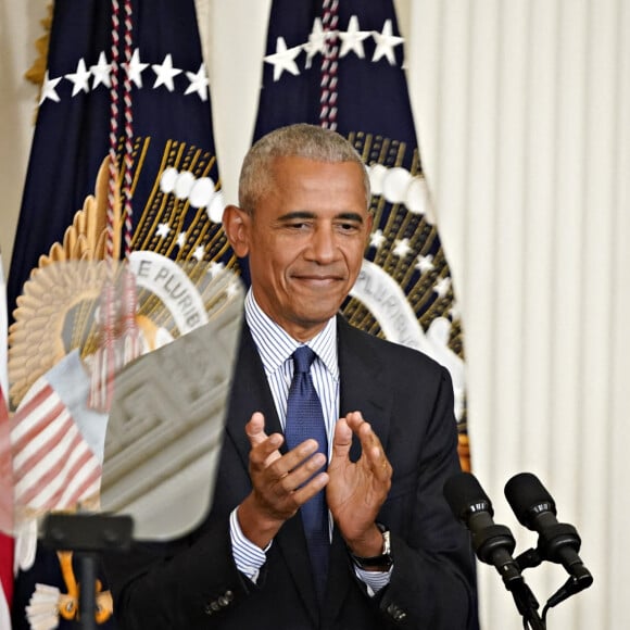 Le président des Etats-Unis Joe Biden invite Barack Obama et Michelle Obama à dévoiler leurs portraits à la Maison Blanche, le 7 septembre 2022. Les oeuvres ont été réalisées par Robert McCurdy et Sharon Sprung. 