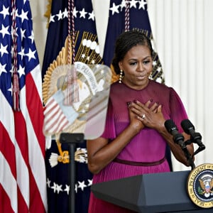 Le président des Etats-Unis Joe Biden invite Barack Obama et Michelle Obama à dévoiler leurs portraits à la Maison Blanche, le 7 septembre 2022. Les oeuvres ont été réalisées par Robert McCurdy et Sharon Sprung. 