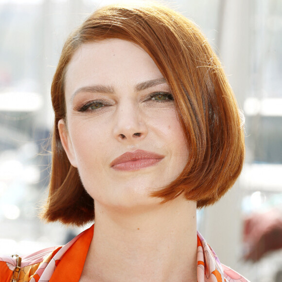 Elodie Frégé - Photocall de "L'homme de nos vies" lors de la 24ème édition du Festival de la Fiction TV de la Rochelle. Le 14 septembre 2022 © Patrick Bernard / Bestimage.