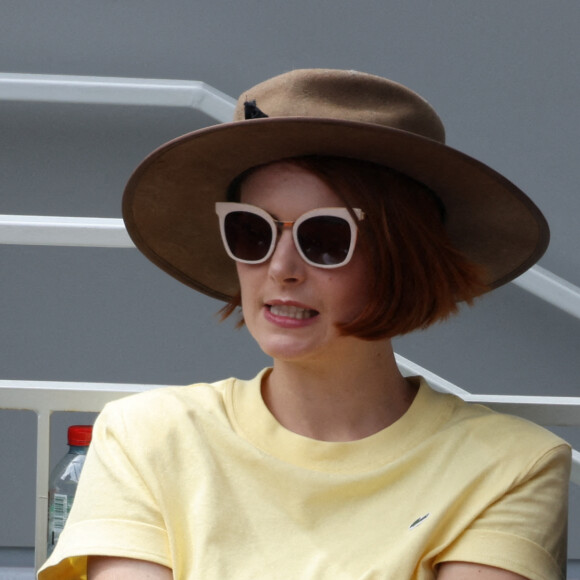 Elodie Frégé en tribunes lors des Internationaux de France de tennis de Roland Garros à Paris, France, le 26 mai 2022.