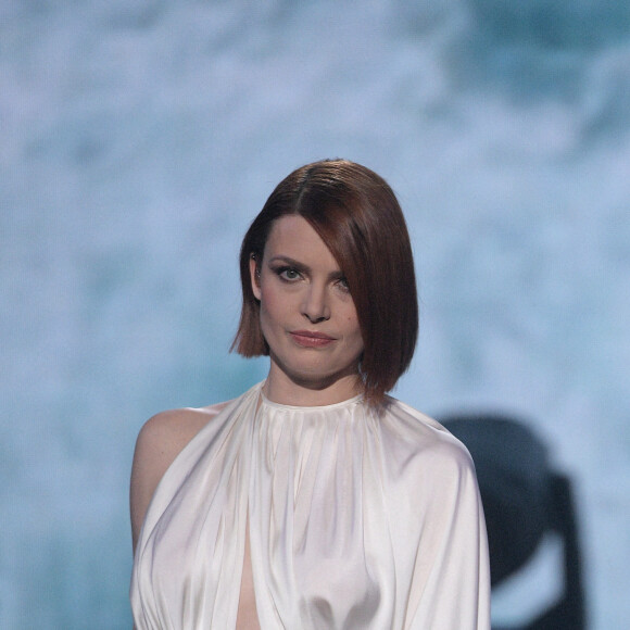 Elodie Frégé - Enregistrement de la 2ème partie de soirée de l'émission "La Chanson secrète 10" diffusée sur TF1 le 22 janvier 2022. © Cyril Moreau / Bestimage.
