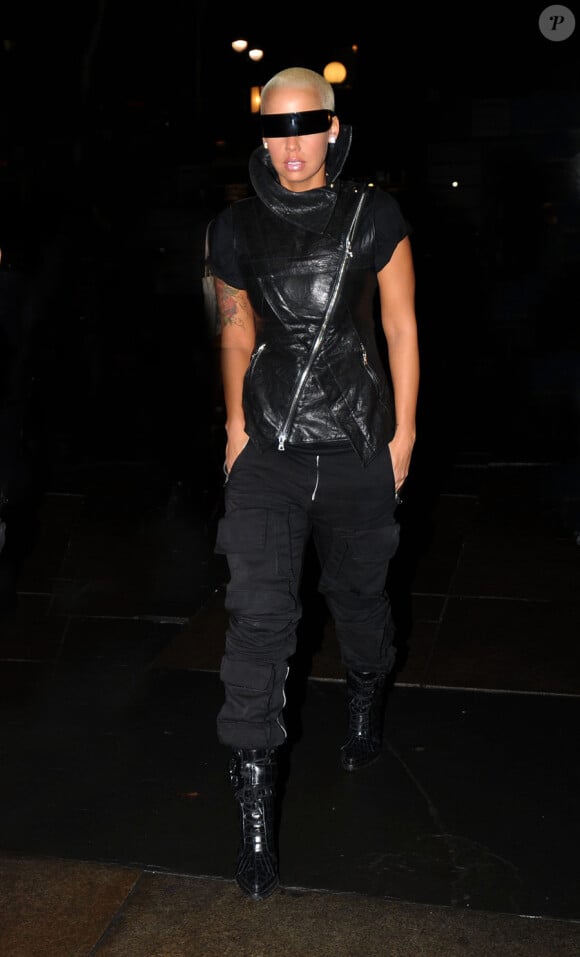 Amber Rose arrivant au défilé Fashion For Relief Haïti, le 12 février 2010 à New York
