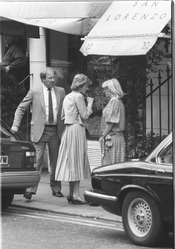 La princesse Diana avec Lady Louise Tryon à San Lorenzo en juin 1986. 