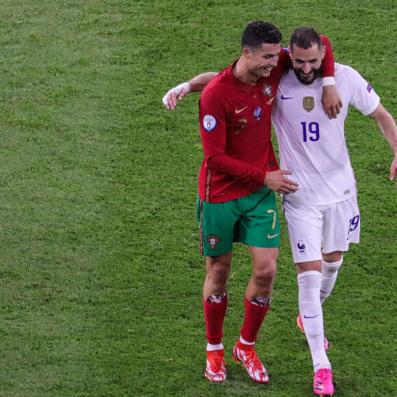 Cristiano Ronaldo et Karim Benzema - Match de football de l'Euro 2020 à Budapest : La France ex aequo avec le Portugal 2-2 au Stade Ferenc-Puskas © Gabor Sas-Sport Press Photo / Zuma Press / Bestimage