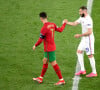 Karim Benzema et Cristiano Ronaldo - Match de football de l'Euro 2020 à Budapest : La France ex aequo avec le Portugal 2-2 au Stade Ferenc-Puskas le 23 juin 2021. © Anthony Bibard/FEP/Panoramic / Bestimage