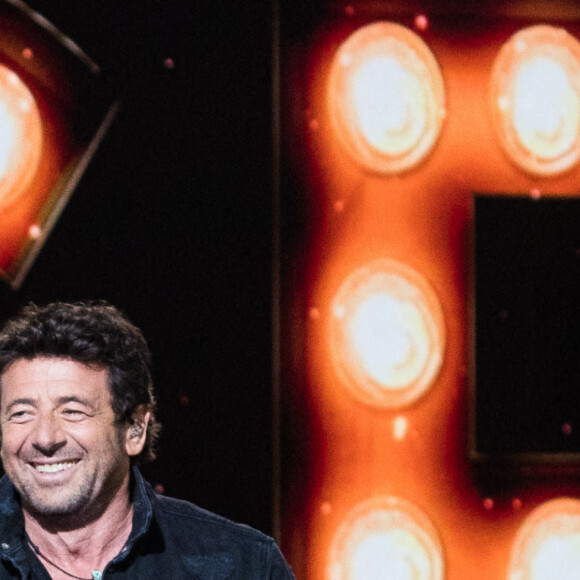 Patrick Bruel - Enregistrement de l'émission "La boîte à Secrets 5" à Paris, qui sera diffusée le 6 novembre sur France 3. Le 21 septembre 2020 Au cours de la soirée, chaque invité aura une boîte disposée devant lui, de laquelle il extraira un objet revêtant une valeur particulière à ses yeux. Après en avoir livré la signification en plateau, la personnalité verra alors apparaître une surprise dans la boîte géante de l'émission, avec l'intervention de proches. Une émission qui véhicule de belles valeurs, et qui contiendra son lot de larmes et de révélations dans une atmosphère bienveillante. © Tiziano Da Silva / Bestimage 