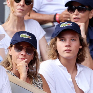 Sarah Poniatowski (Lavoine) et son fils Roman - Célébrités dans les tribunes des internationaux de France de Roland Garros à Paris le 1er juin 2022. © Cyril Moreau - Dominique Jacovides/Bestimage